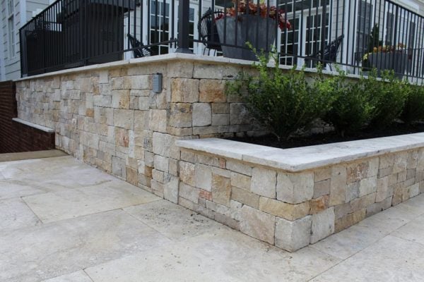 Landscape wall with thin stone veneer