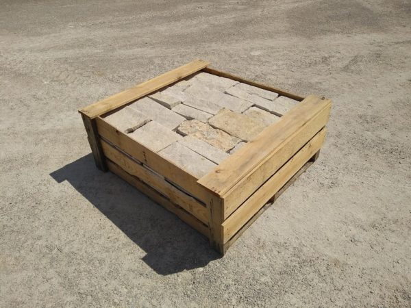 Coastal Mist Natural Thin Stone Veneer Stock Pallet