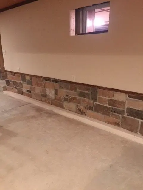 Branson Natural Stone Veneer Interior Wainscoting