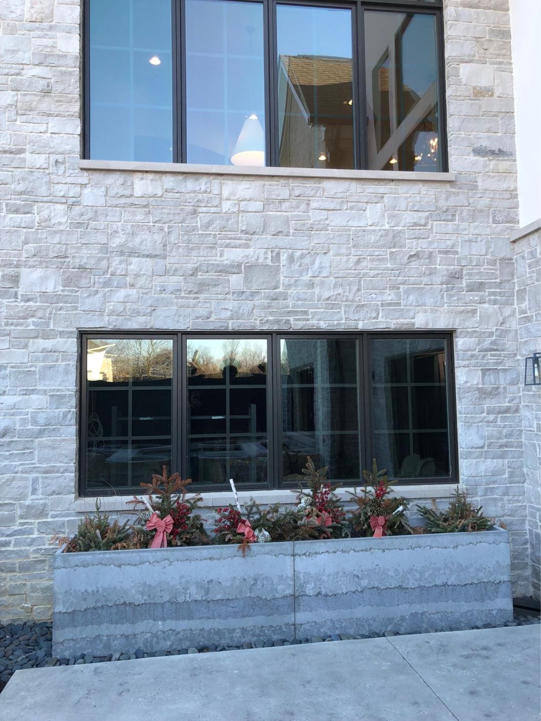 Empire Natural Stone Veneer with White Mortar