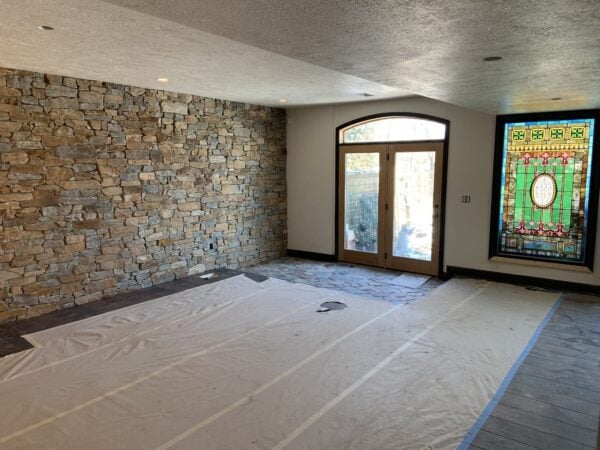 Drystacked Interior Wall with Helmsdale Natural Stone Veneer