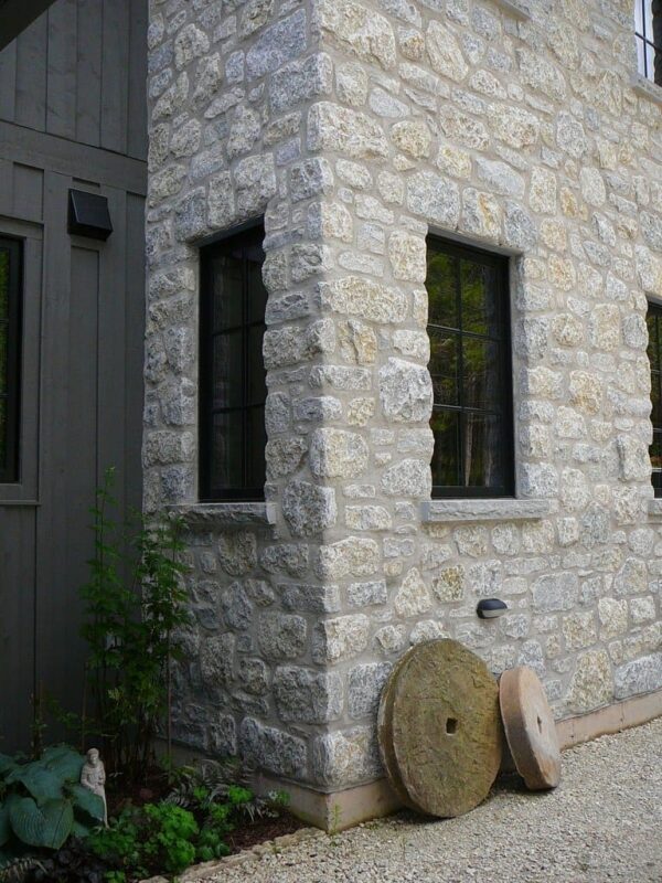 Close-Up Nottingham Real Thin Stone Veneer Masonry