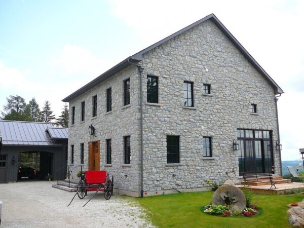 Residential Architecture with Nottingham Real Stone Veneer