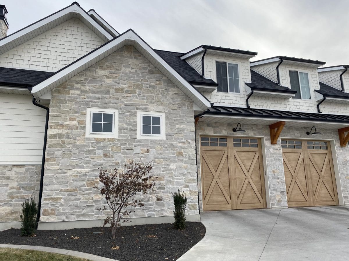 Roanoke Natural Thin Stone Veneer Home Exterior With White Mortar Natural Thin Stone Veneer 0571