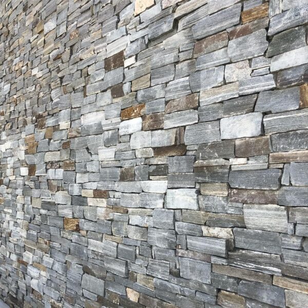 Close up home exterior drystack Augusta natural legesteone veneer