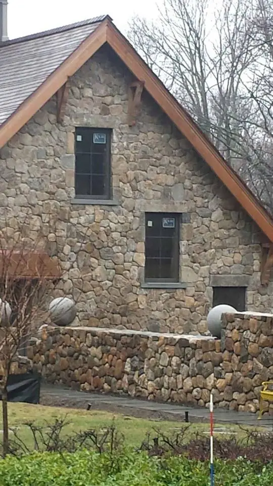 Cobblestone exterior with Coastline natural stone veneer