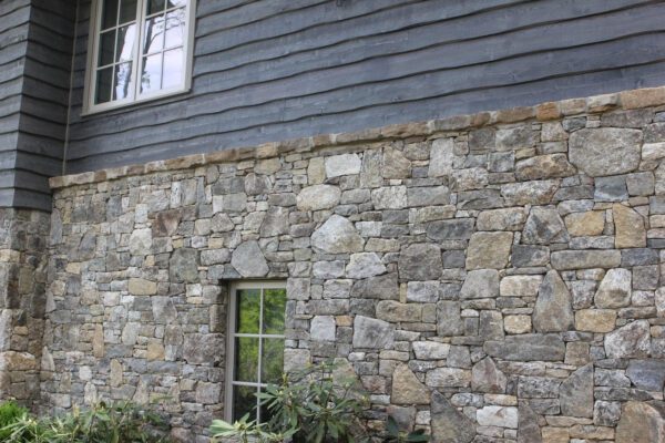 Pinedale fieldledge natural thin stone veneer exterior wainscoting