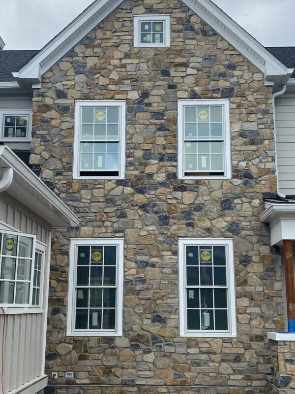 Sierra Vista Mosaic Natural Thin Stone Veneer Exterior Accent Wall