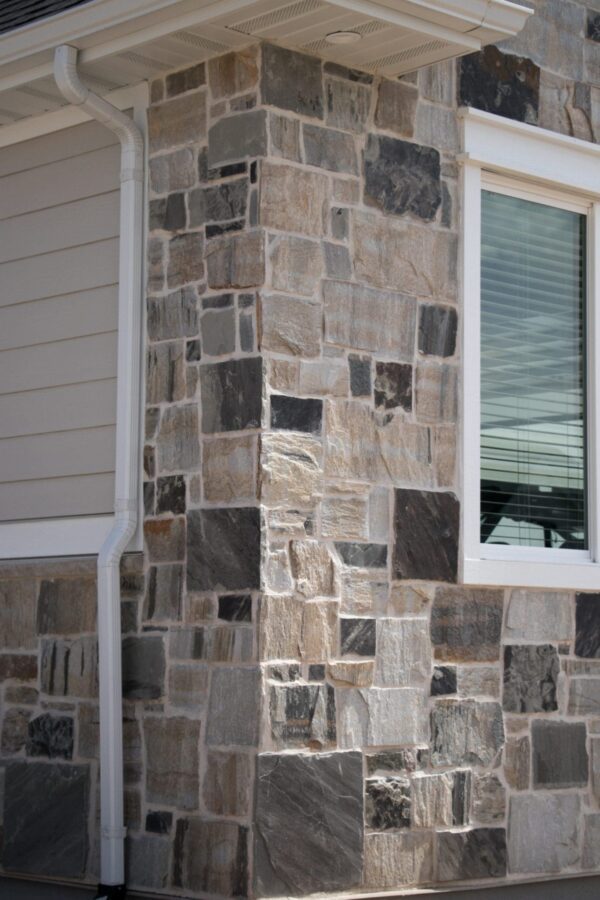 Close up exterior with custom blend of Wyndemere and Malheur real thin stone veneer