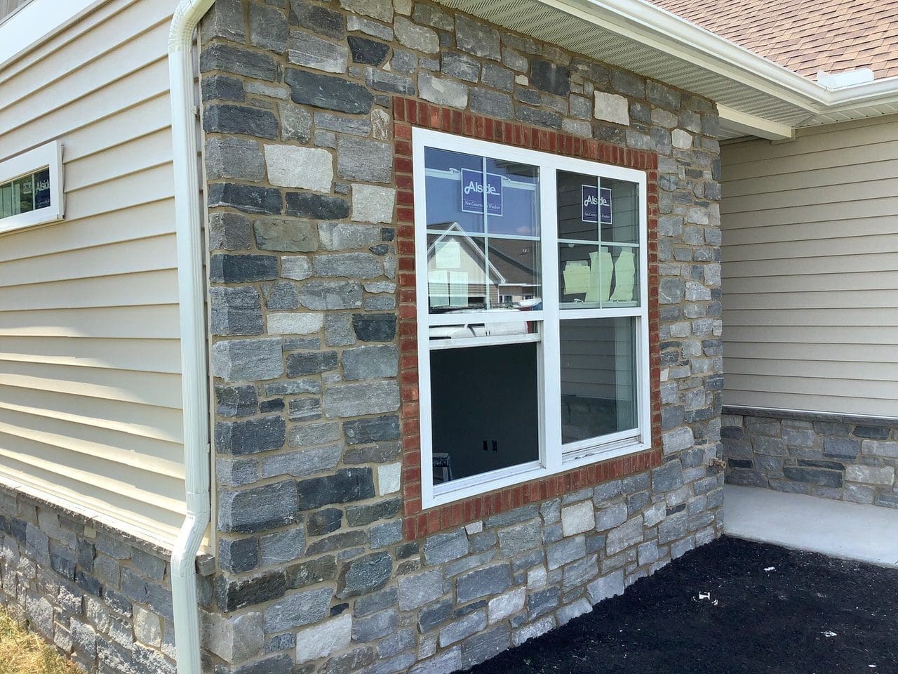 Freeport Real Stone Veneer Exterior Accent Wall