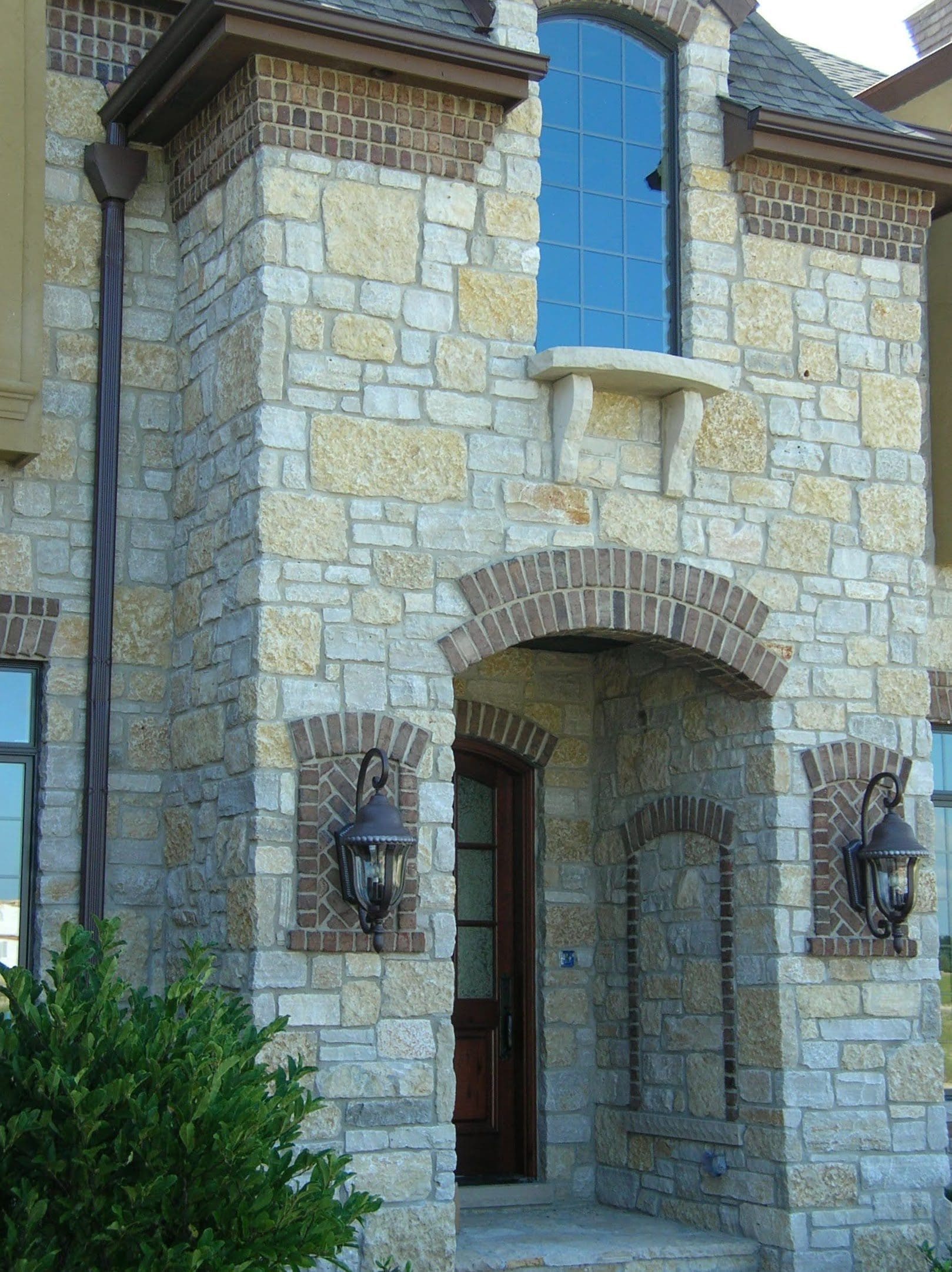 Custom Tumbled Castle Ridge and Promenade Natural Stone Veneer Blend Exterior