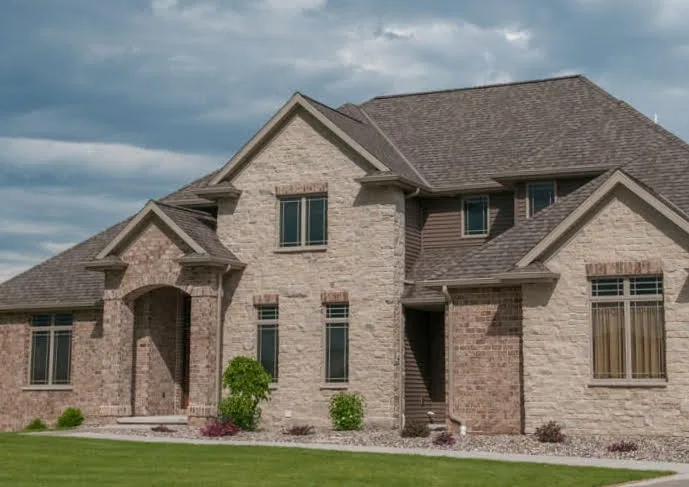 Bellevue Natural Stone Veneer with Brick