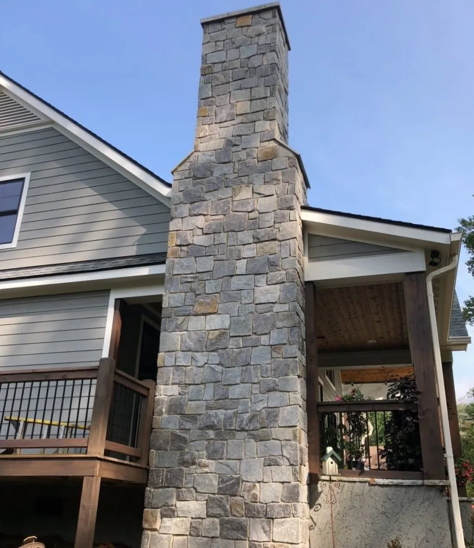 Berkley Castle Rock Natural Thin Stone Veneer Chimney