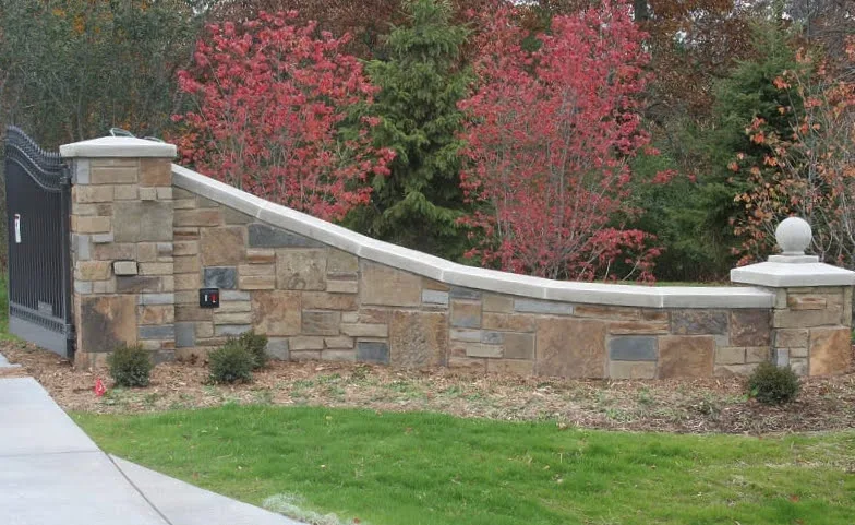 Custom Blend of Kodiak Mojave and Charcoal Canyon Natural Stone Veneer