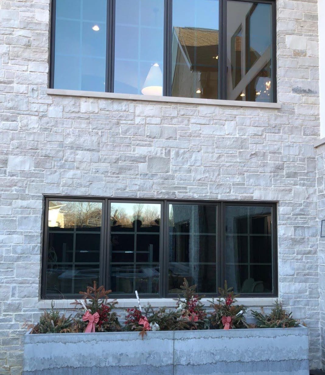 Empire Natural Stone Veneer with White Mortar