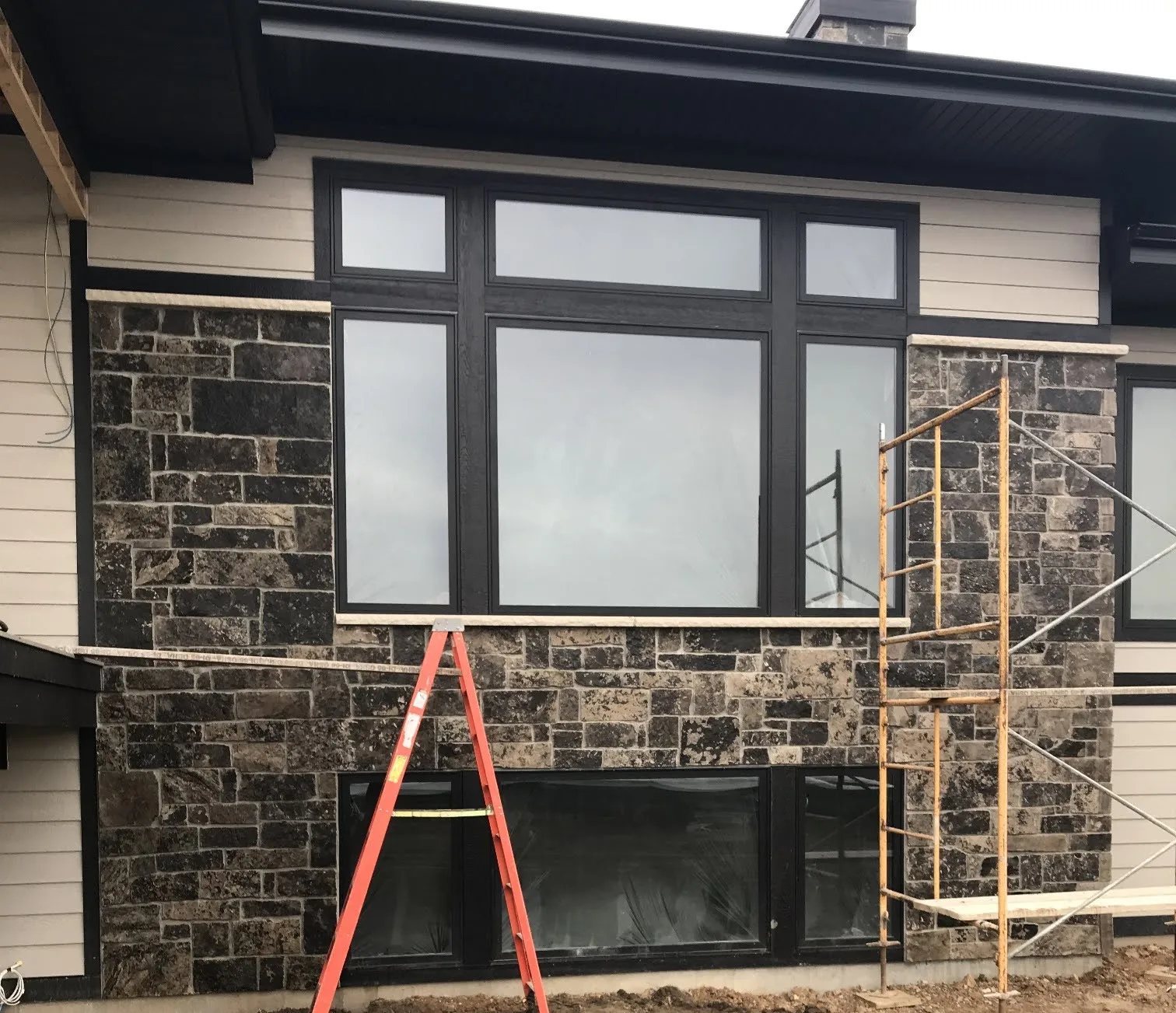 Galaxy Natural Stone Veneer with Wet Finish Sealer