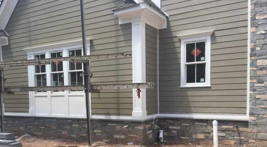 Custom Manhattan Natural Stone Veneer Wainscoting