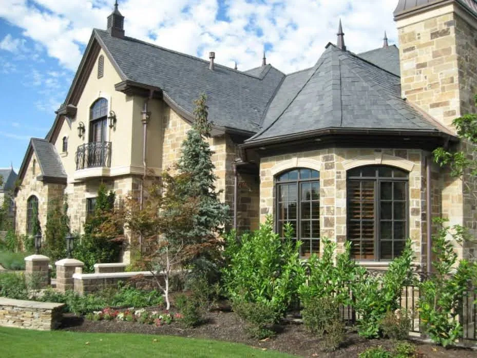 Oak Canyon Natural Stone Veneer Siding