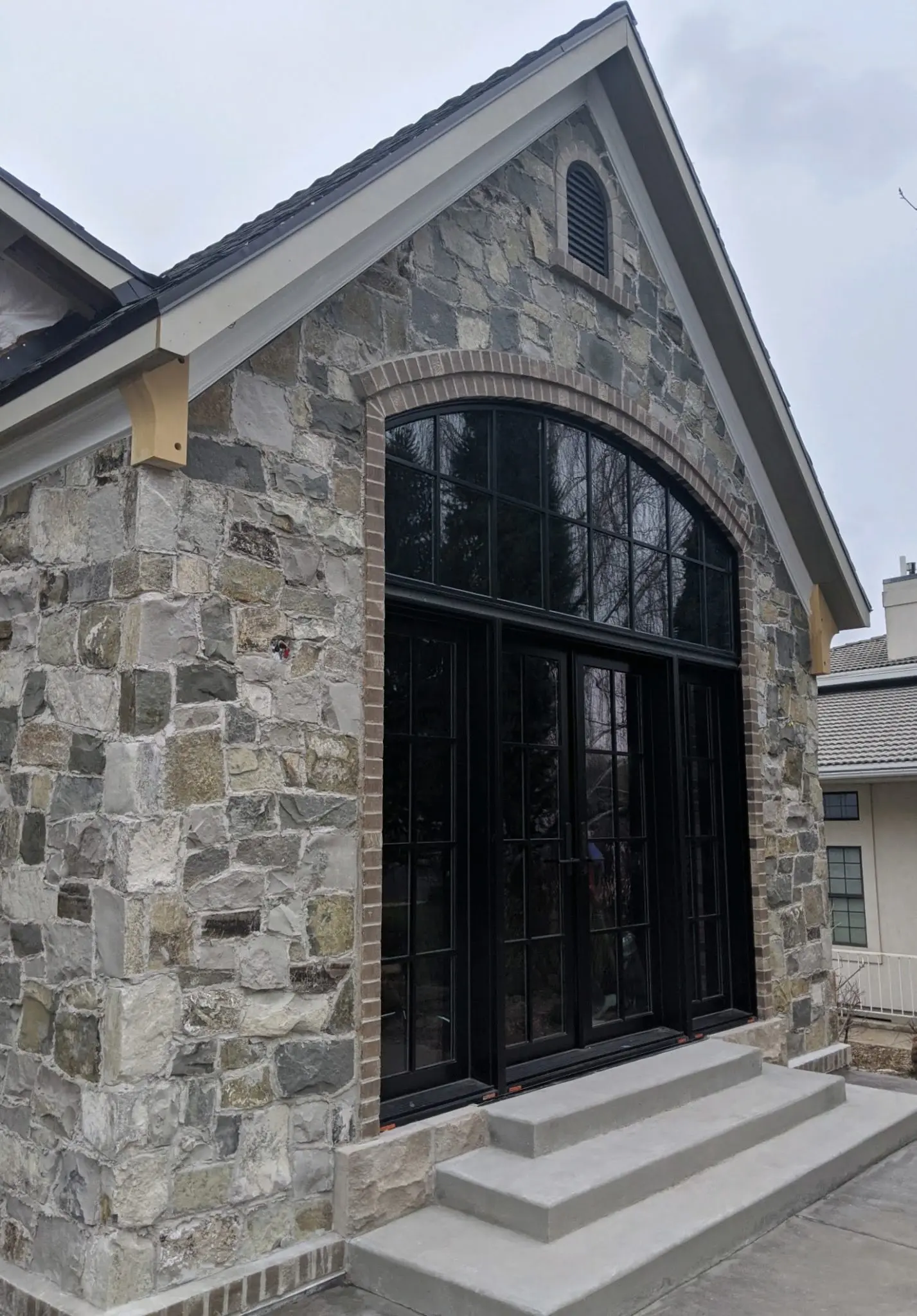 Olympia Fieldledge Style Real Stone Veneer Home Exterior with Overgrout