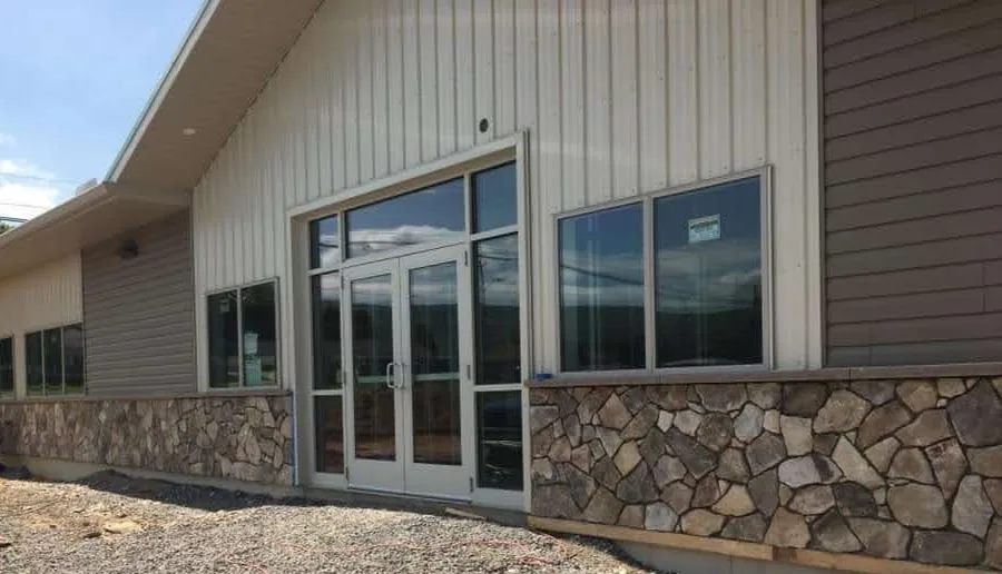 Pioneer Natural Thin Stone Veneer Exterior Wainscoting