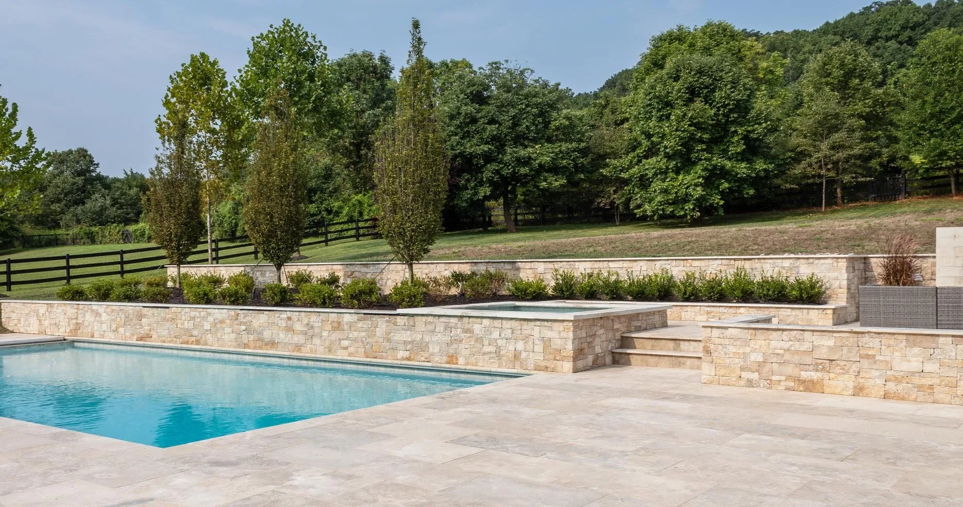 Primavera Thin Stone Veneer Outdoor Living