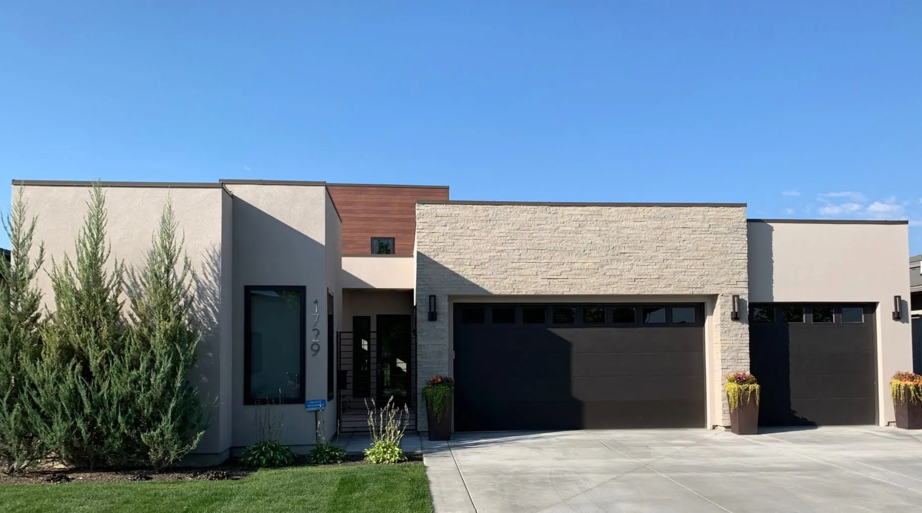 Silver Cloud Natural Stone Veneer Custom Ledgestone 2.25 In Exterior