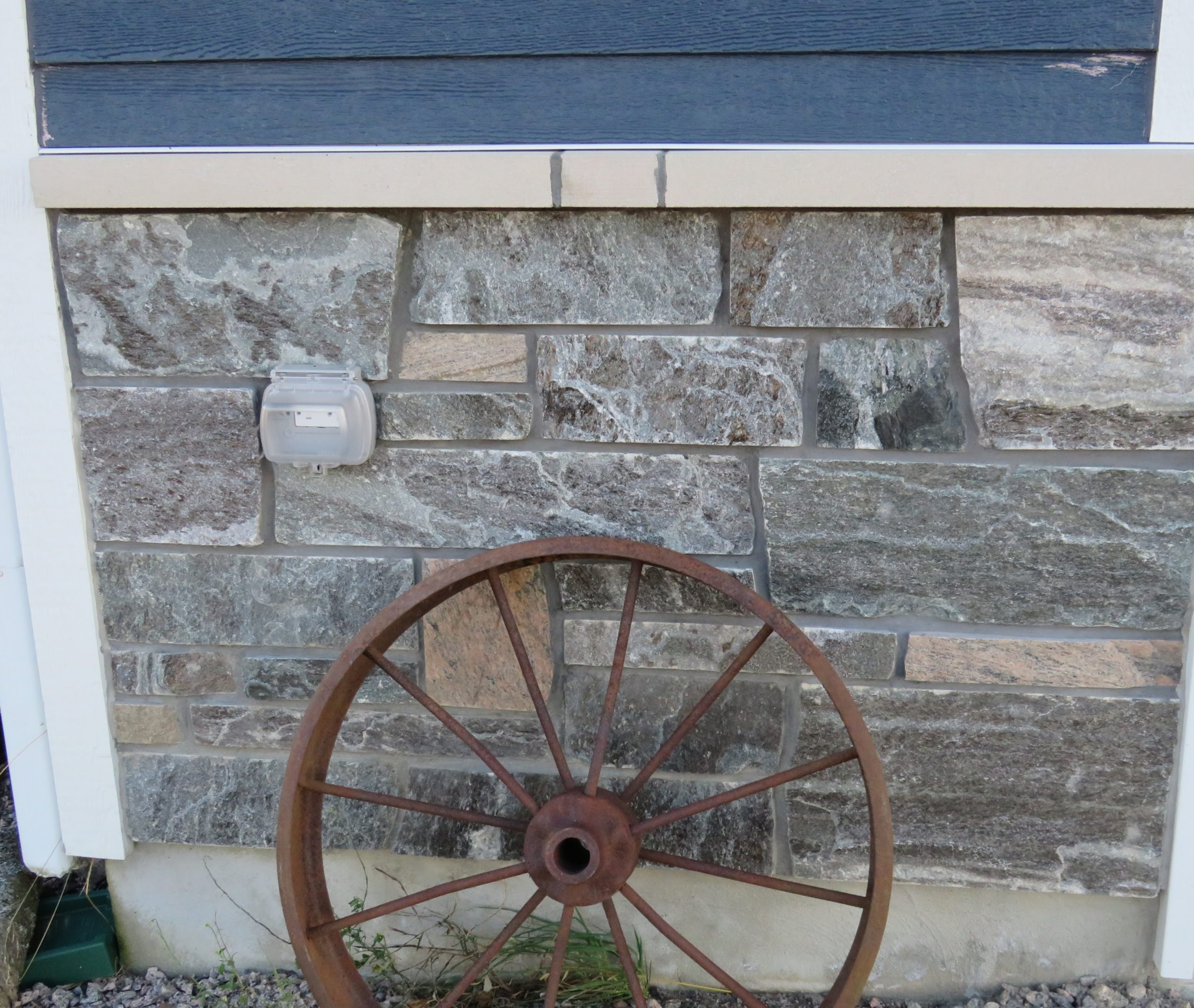 Pembroke Granite Real Thin Veneer with Custom Tans Wainscoting