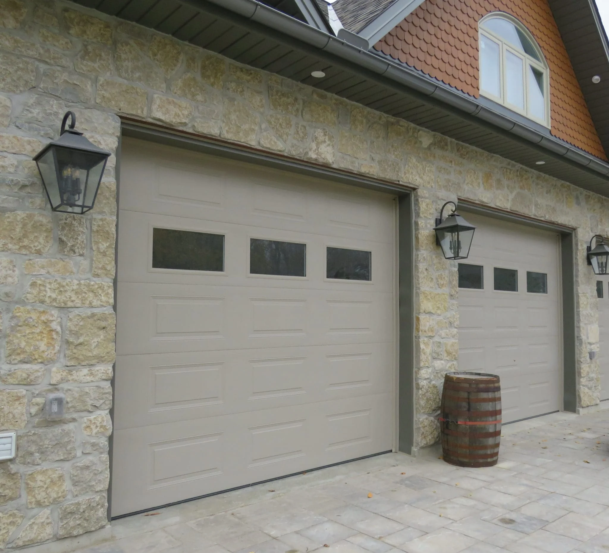 Chateau Real Stone Veneer Garage