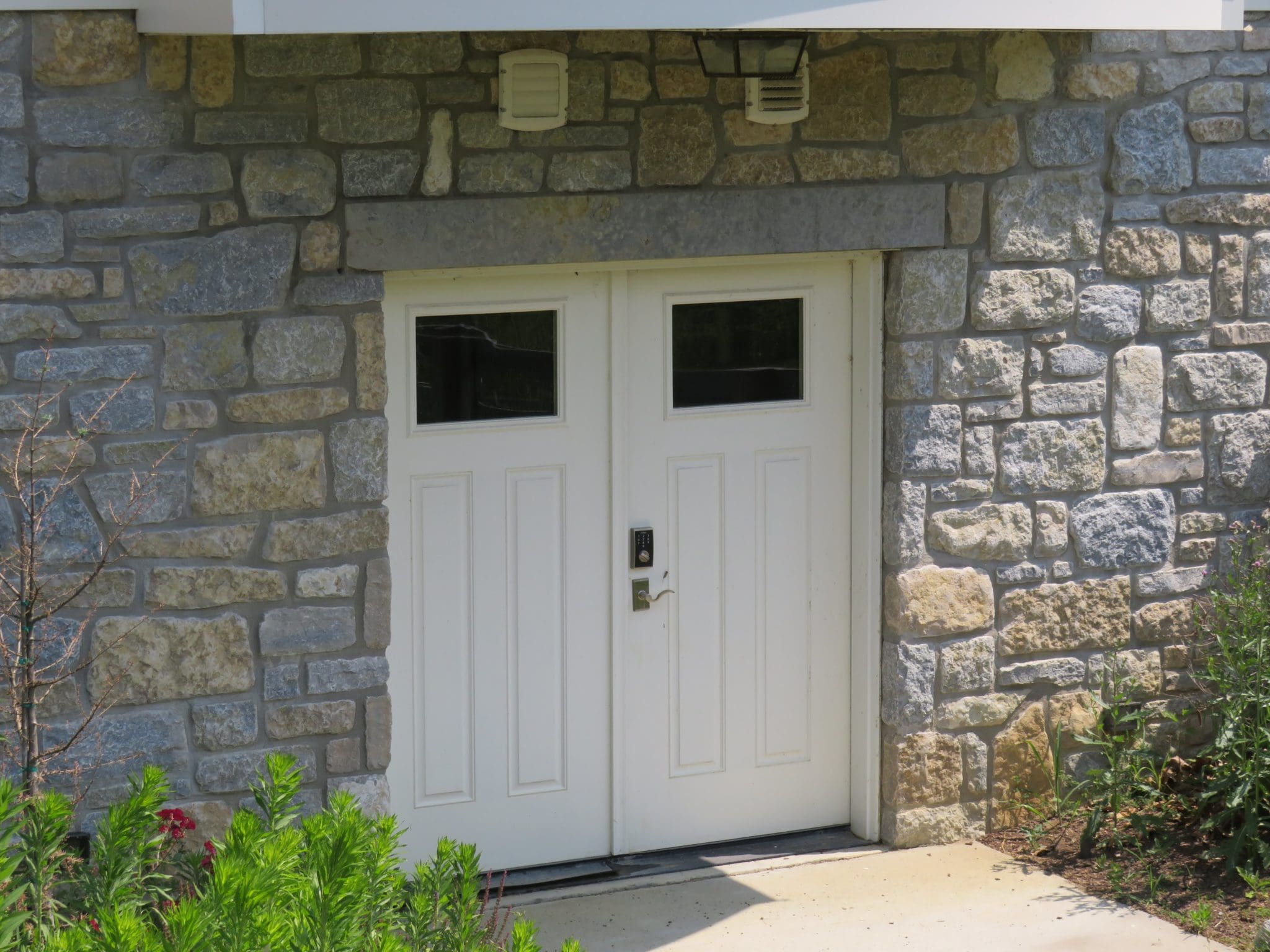 Chateau and Nottingham Real Stone Veneer Limestone Exterior