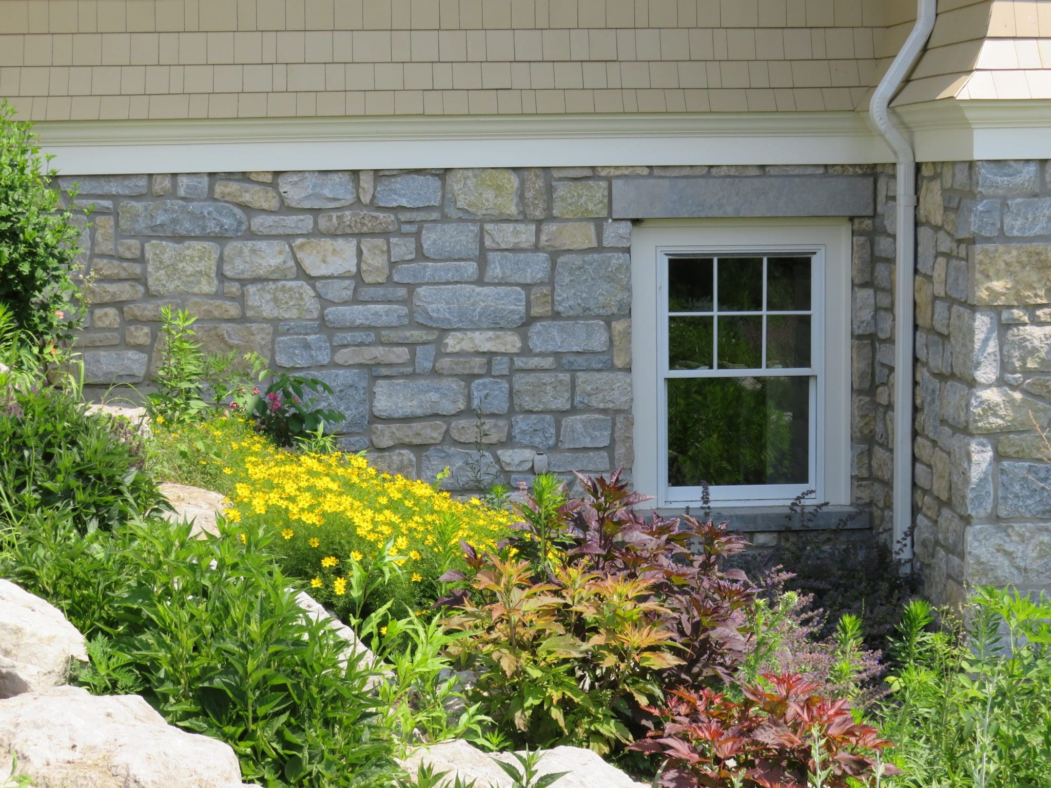 Chateau and Nottingham Real Stone Veneer Tumbled Limestone Exterior