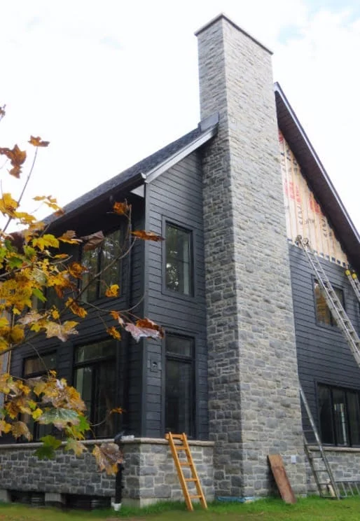 Vineyard Natural Stone Veneer Chimney with White Mortar