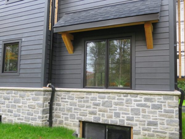 Vineyard Natural Stone Veneer Wainscoting with Light Mortar