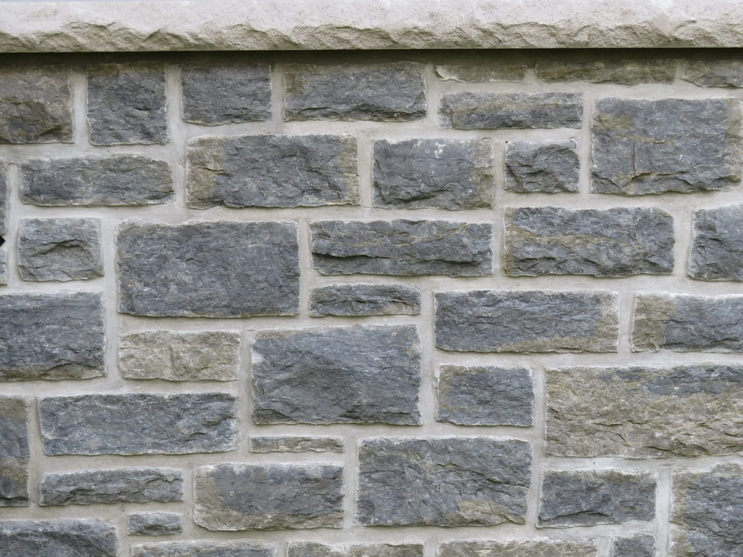 Vineyard Real Thin Veneer Wainscoting with Light Mortar