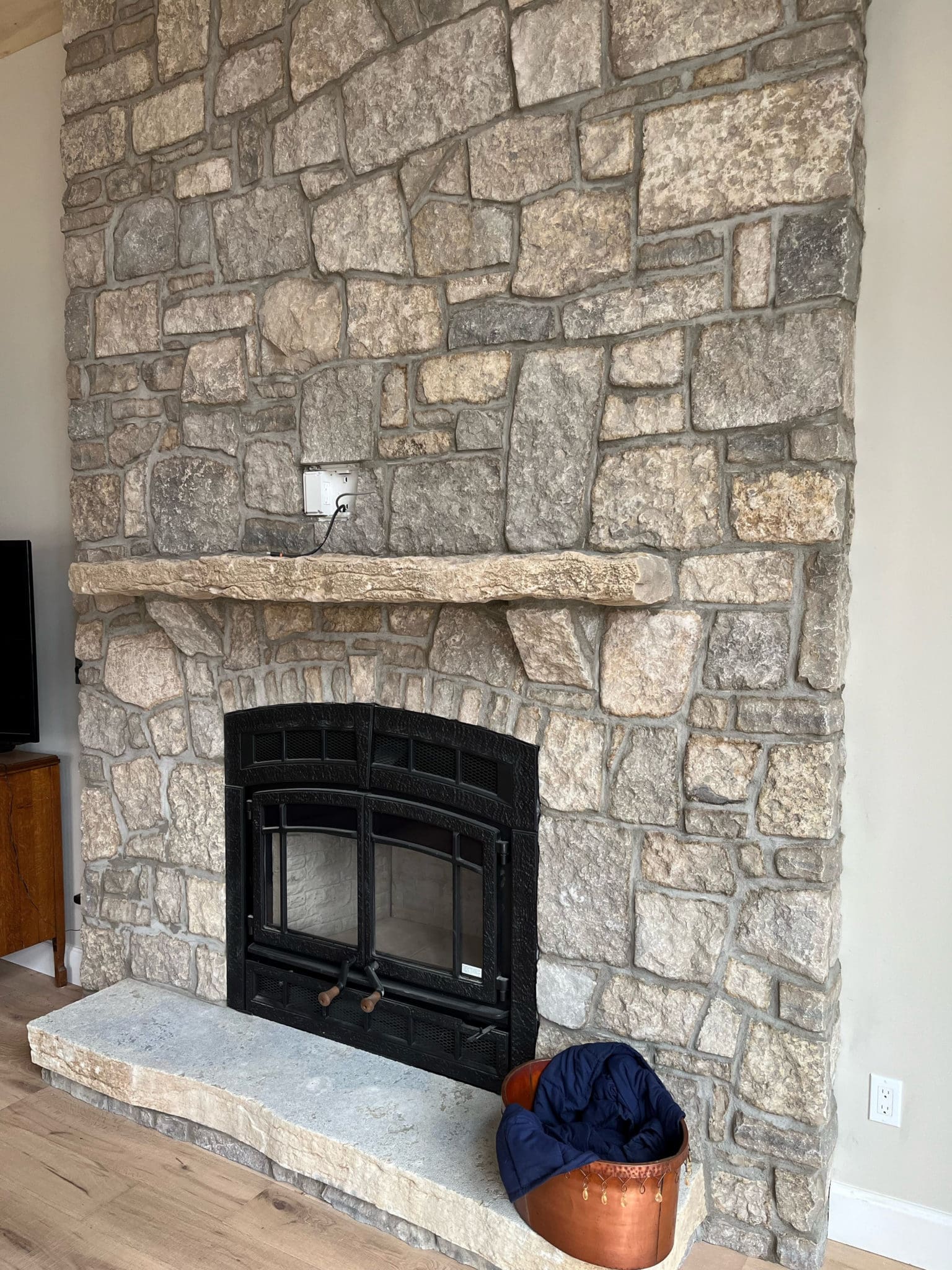 Chateau Real Thin Limestone Thin Veneer Living Room Fireplace