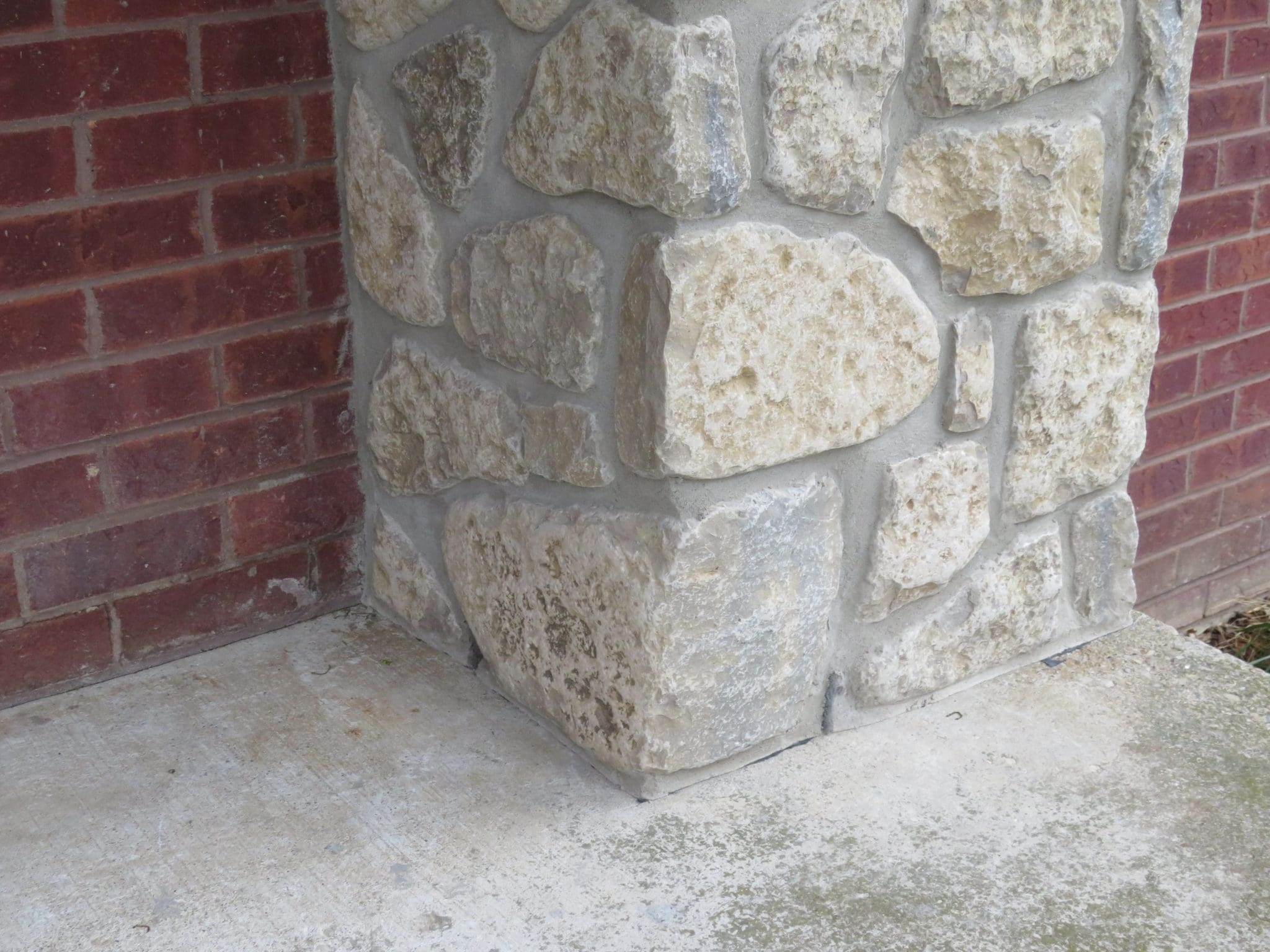 Chateau Real Thin Limestone Veneer Custom Mosaic Style Exterior