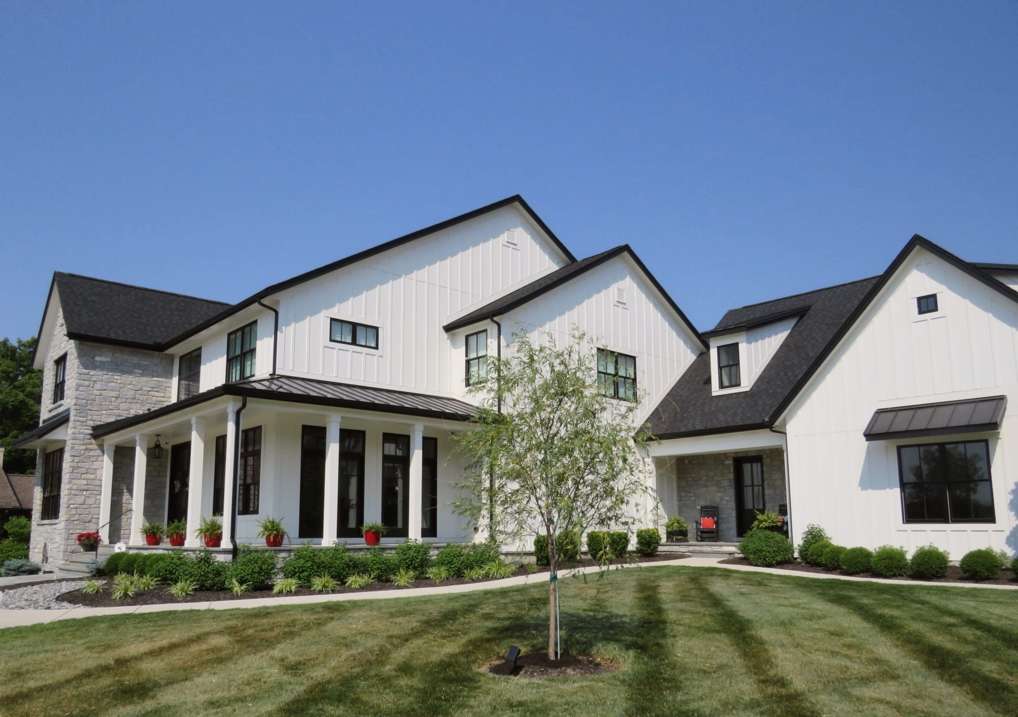 Nottingham Custom Linear Tumbled Real Thin Stone Veneer Exterior