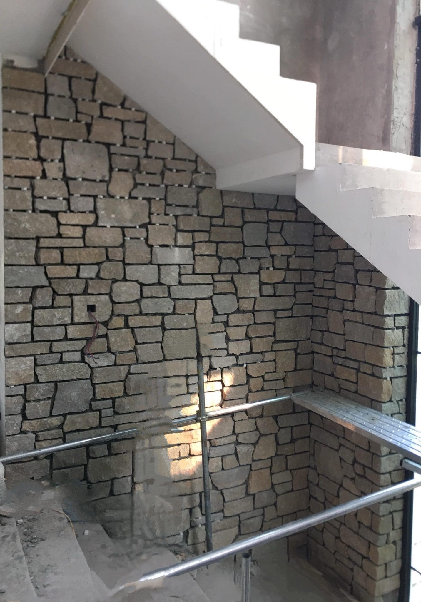 Tuscan Antique Natural Thin Stone Veneer Interior Installation