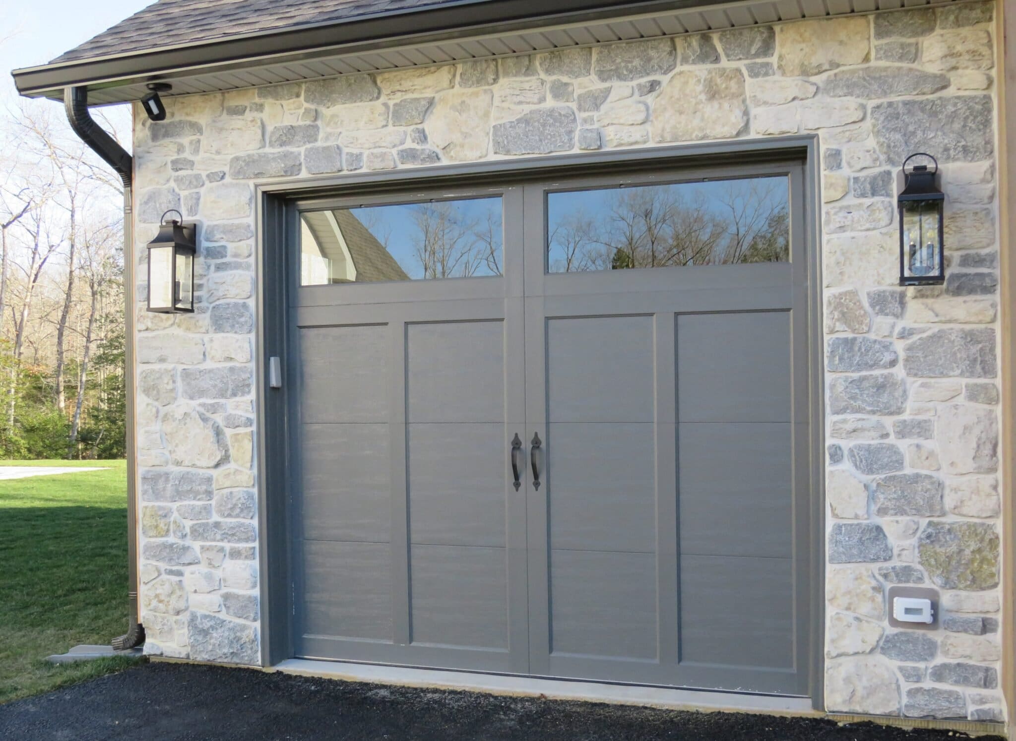 Nottingham Custom Linear Natural Thin Stone Veneer Garage Close Up