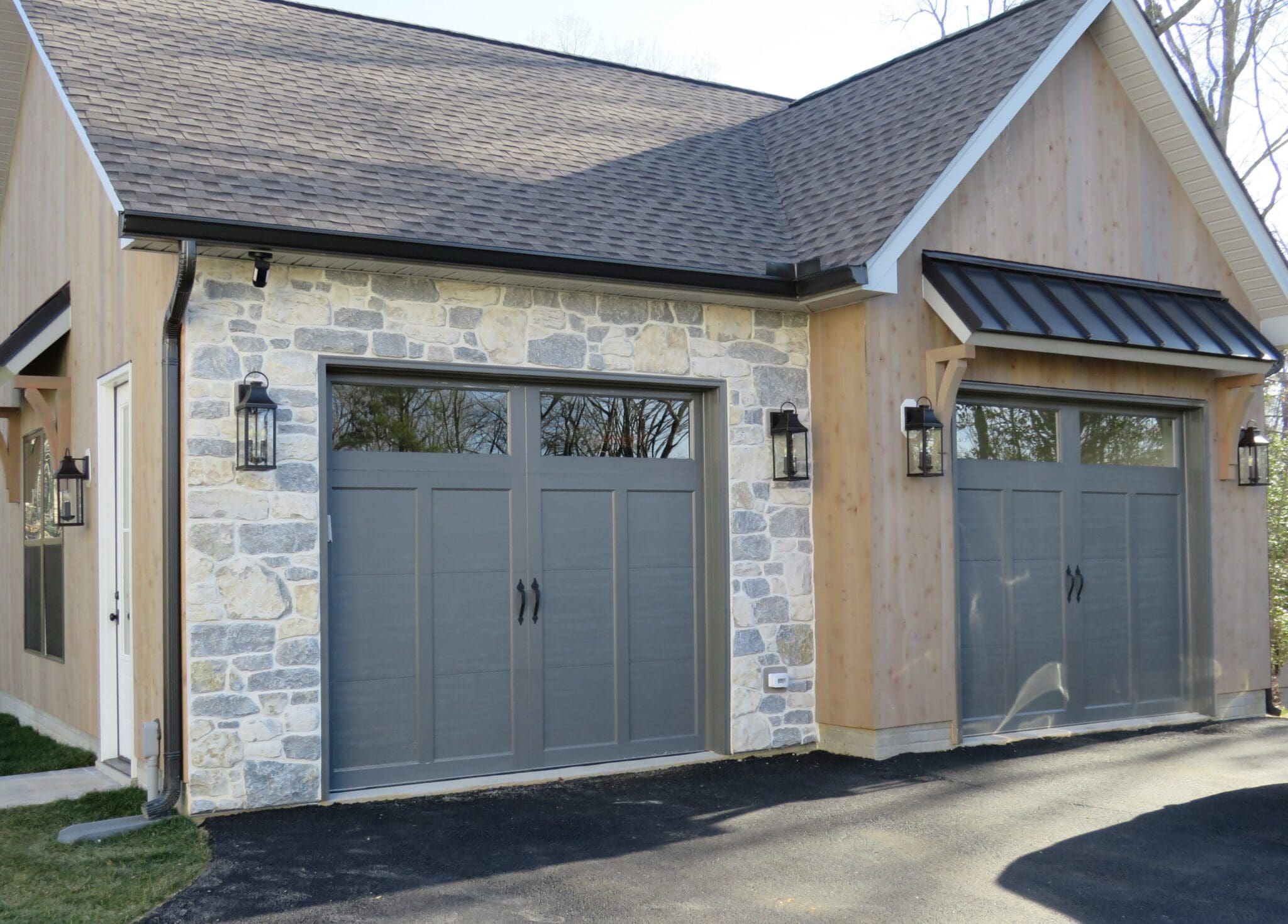 Nottingham Custom Linear Natural Thin Stone Veneer Garage