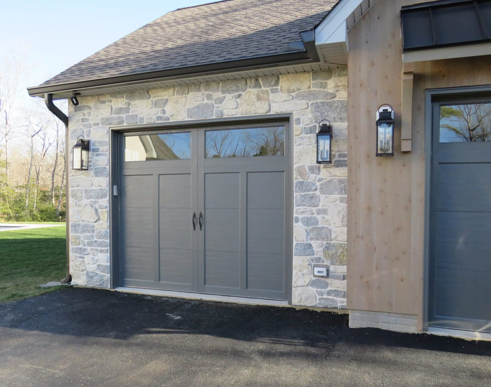 Nottingham Custom Linear Real Thin Stone Veneer Garage Close Up