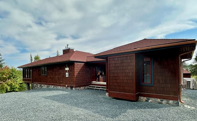 Split Fieldstone Natural Granite Thin Stone Veneer Cabin Exterior ...