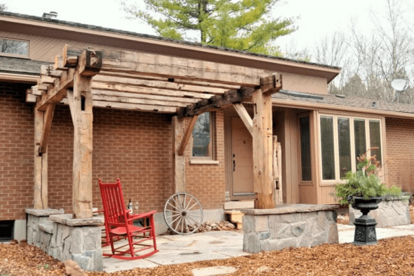 Grand Rapids Natural Thin Stone Veneer Outdoor Living Area