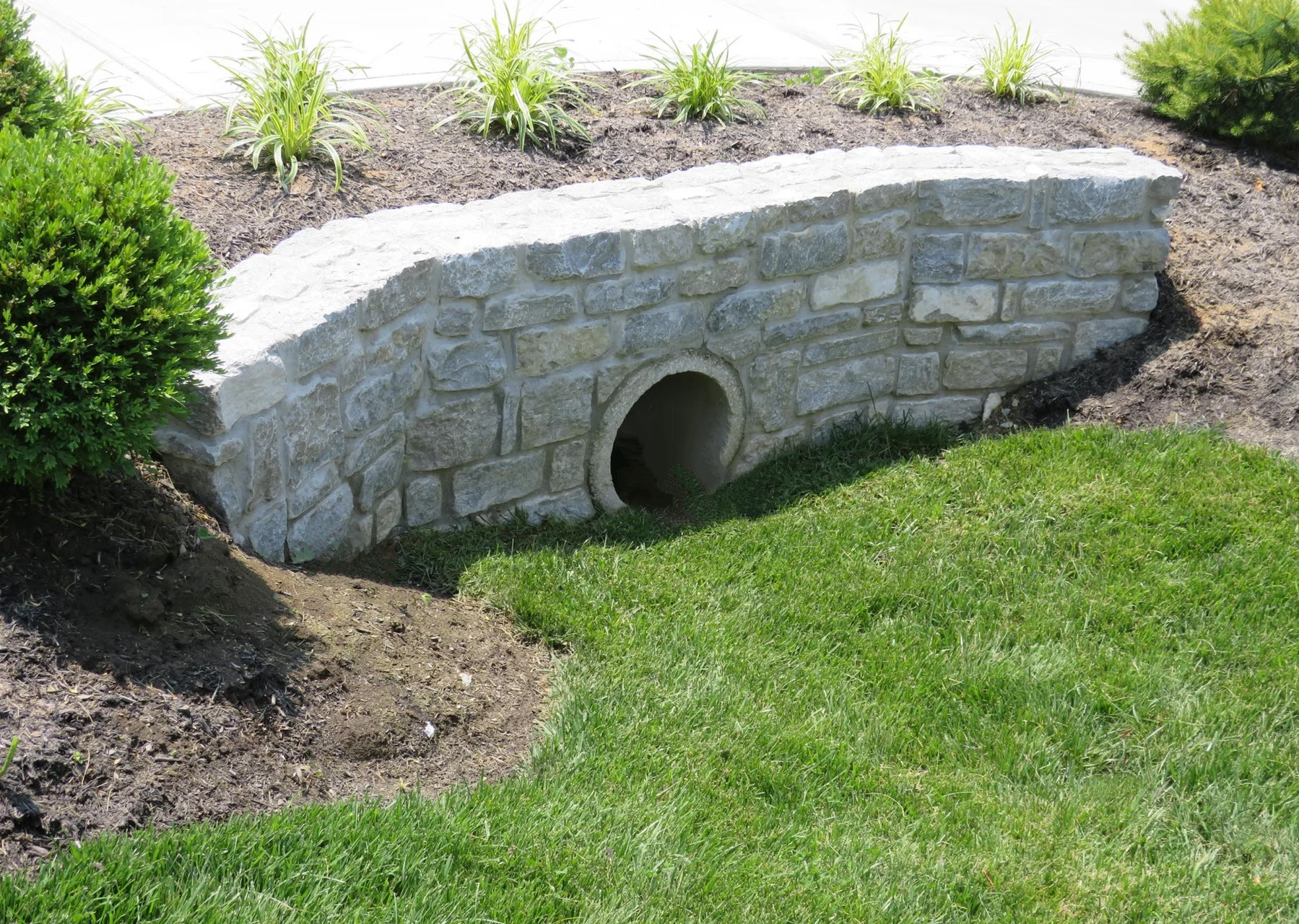 Duluth Real Thin Stone Veneer Storm Drain