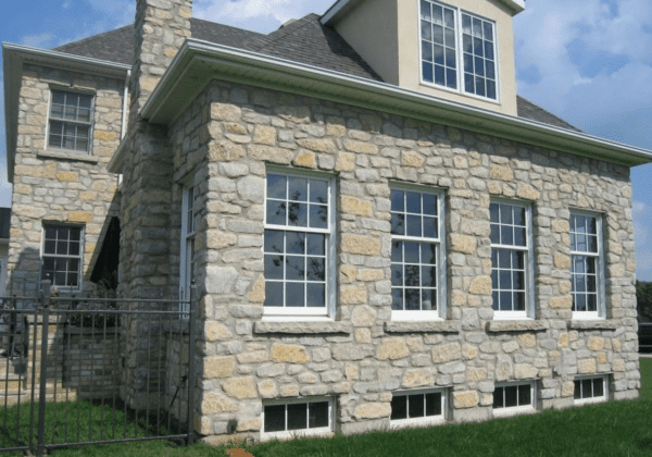 Tropea and Tumbled Castle Ridge Natural Thin Veneer Custom Blend Exterior