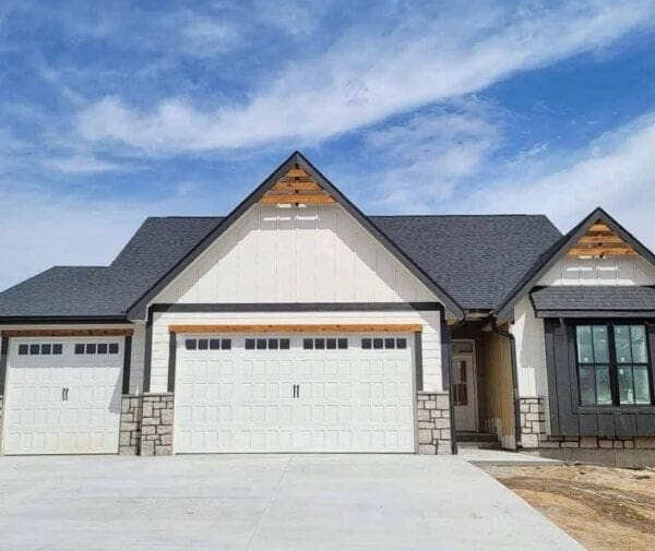 Zurich Natural Thin Stone Veneer Wainscoting with Dark Mortar