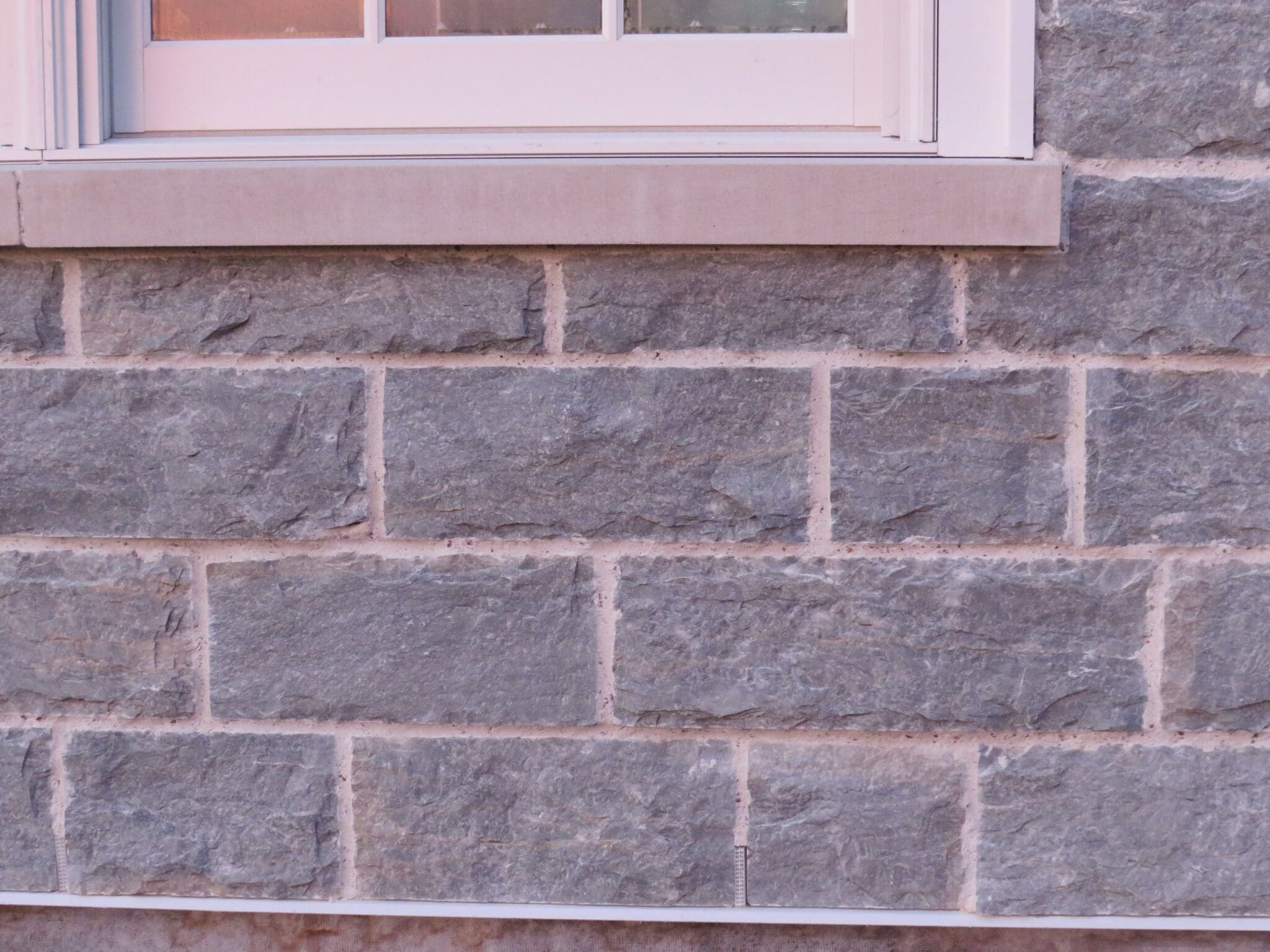 Visual Reference: Larchmont Gray Split Face Natural Thin Stone Veneer