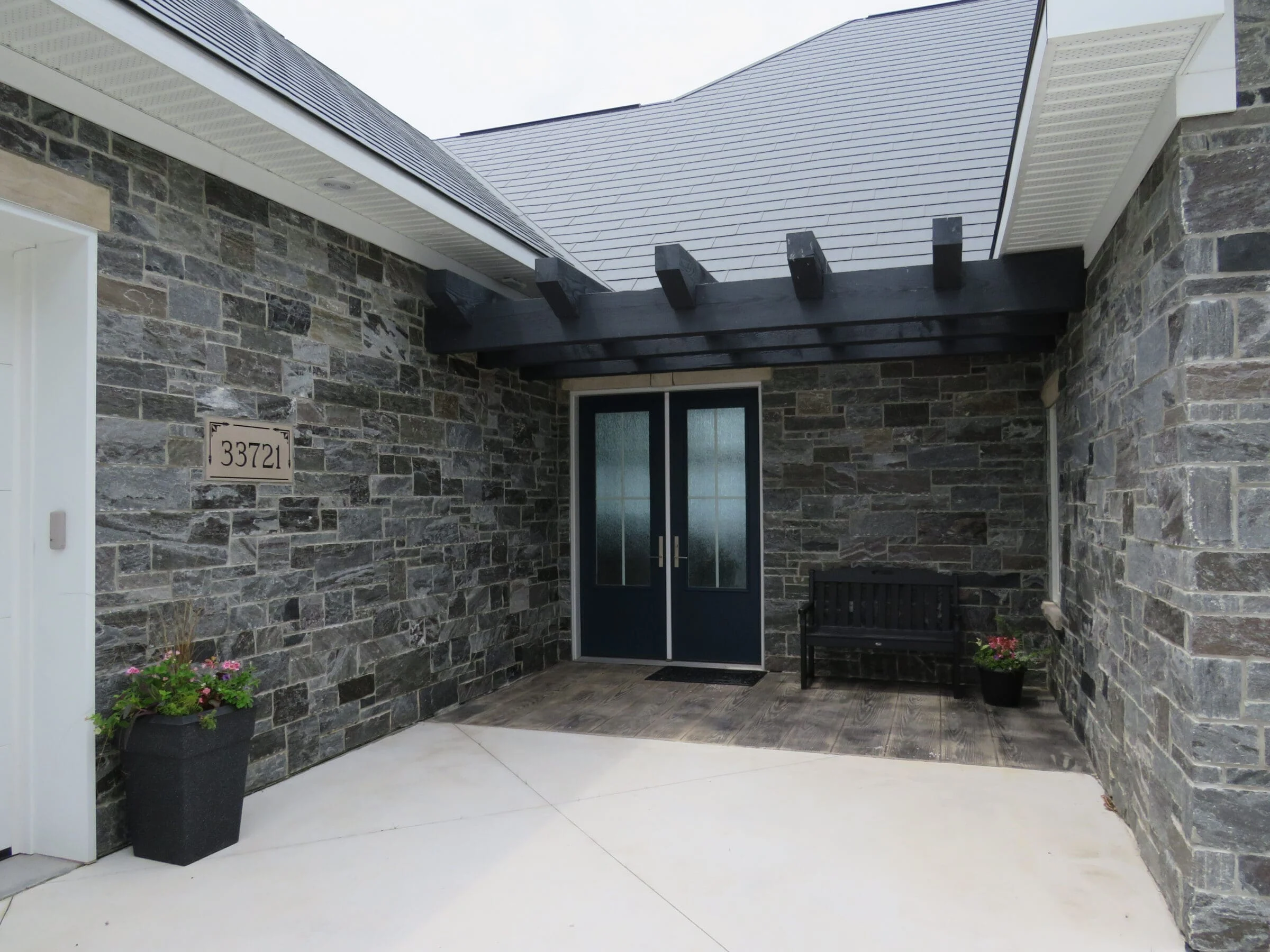 Pembroke Natural Thin Stone Veneer with Sawed Ends Front Entrance