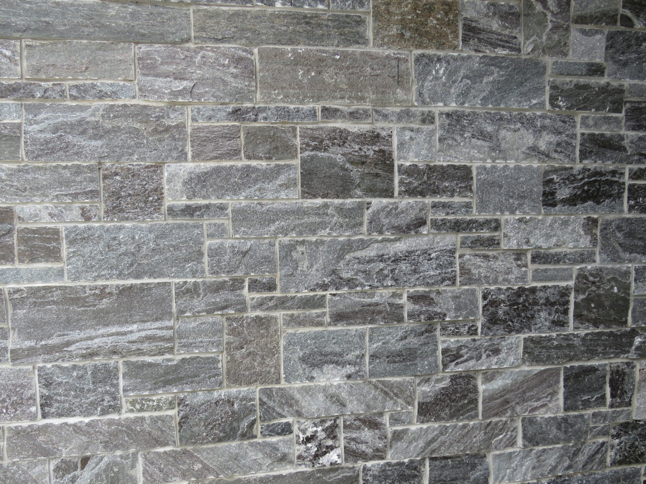 Pembroke Natural Thin Stone Veneer with Sawed Ends Stone Wall
