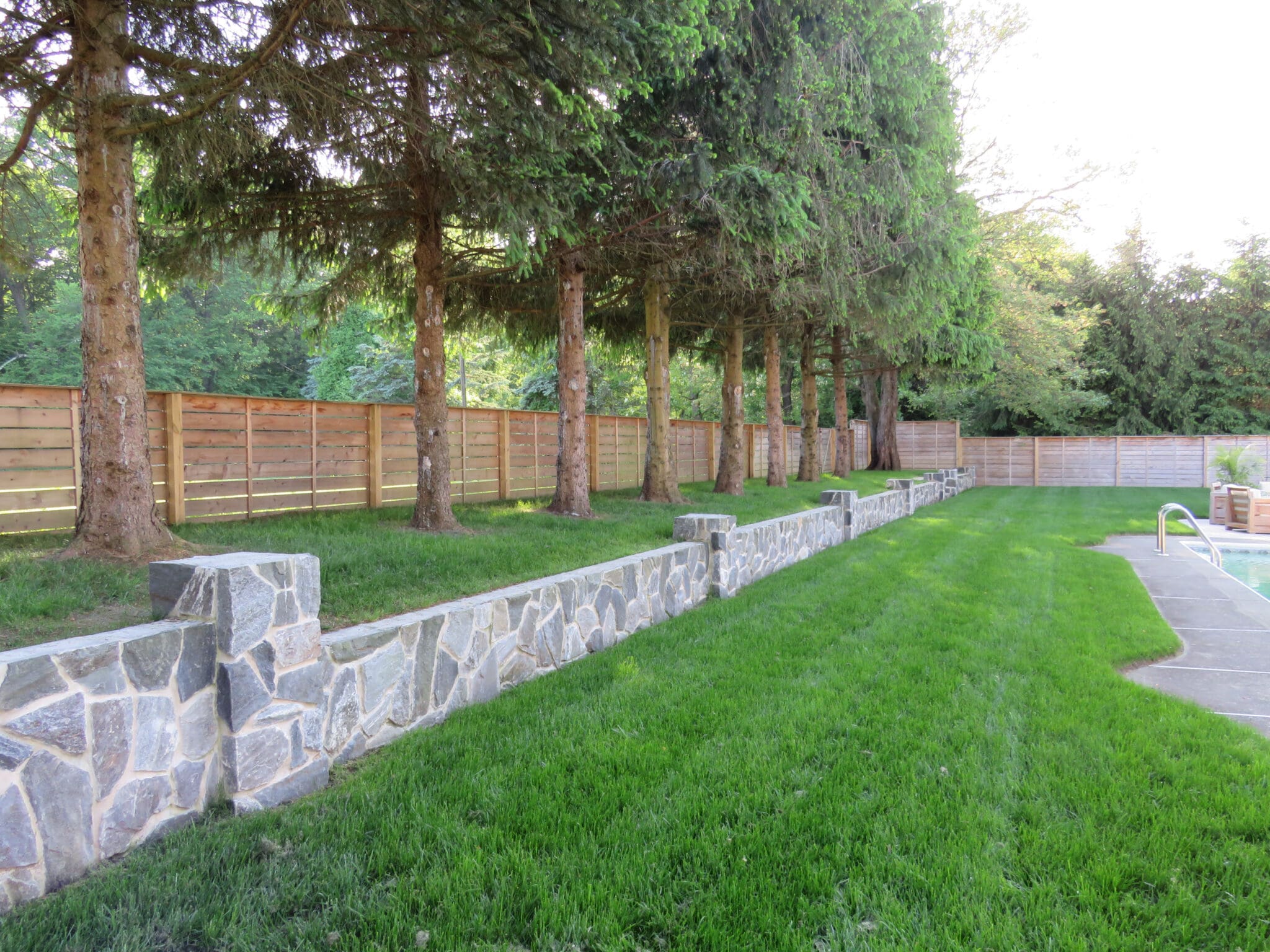 Custom Blend Concord and Custom Mosaic Dublin Natural Stone Veneer Landscape Wall