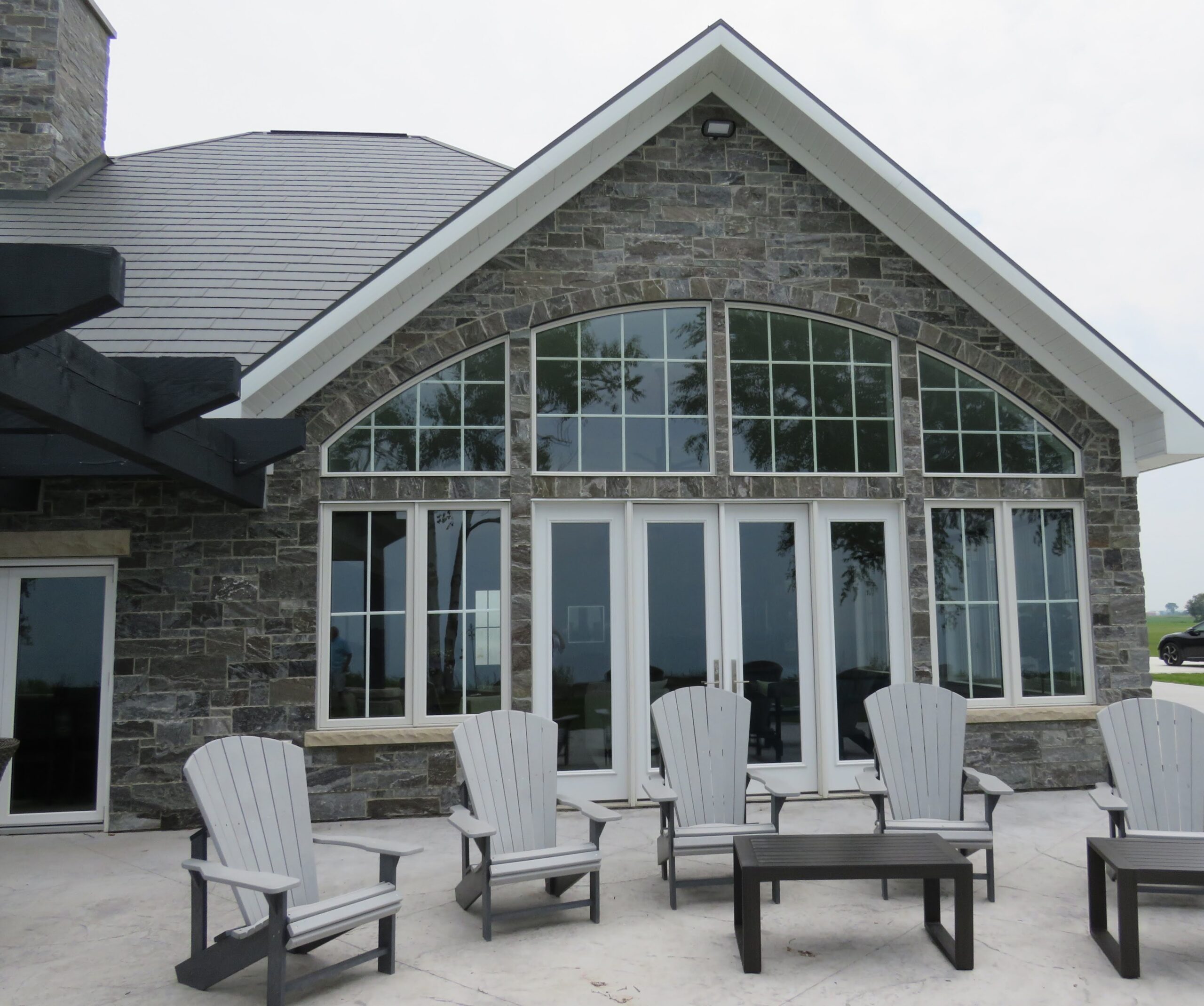 Pembroke Natural Thin Stone Veneer with Sawed Ends Covered Back View